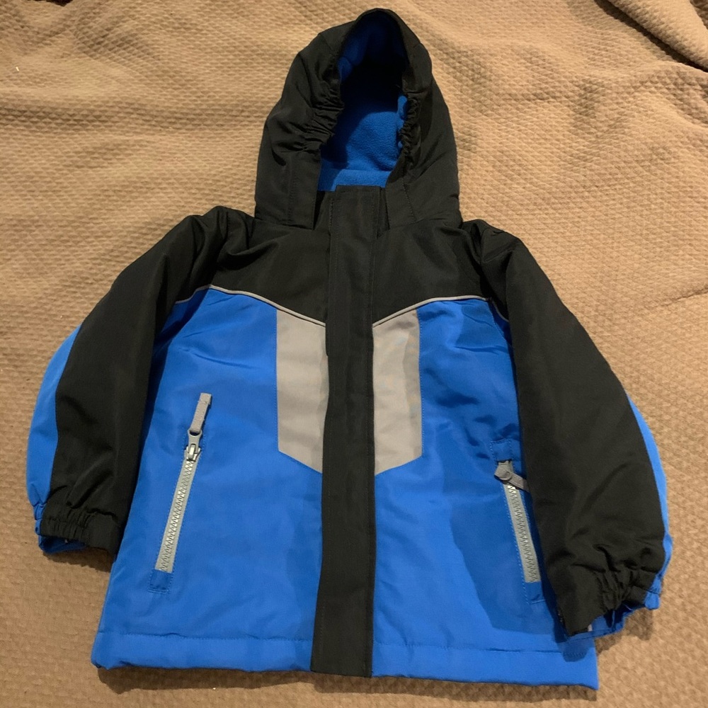 🚨Size 3T toddler boy’s winter coat/jacket